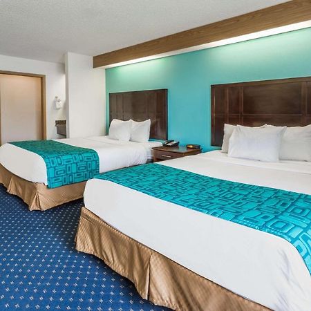 Howard Johnson By Wyndham Vancouver Hotel & Suites ภายนอก รูปภาพ