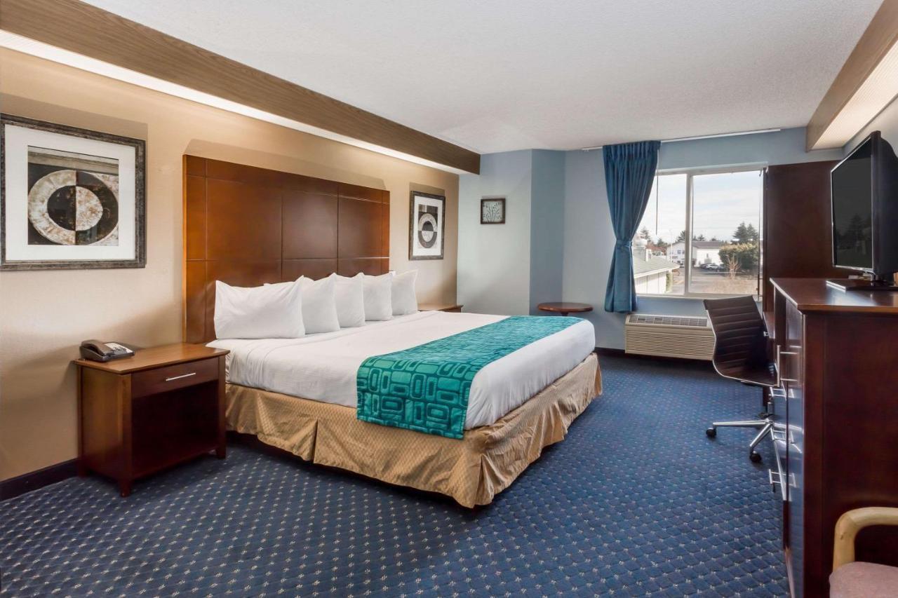 Howard Johnson By Wyndham Vancouver Hotel & Suites ภายนอก รูปภาพ
