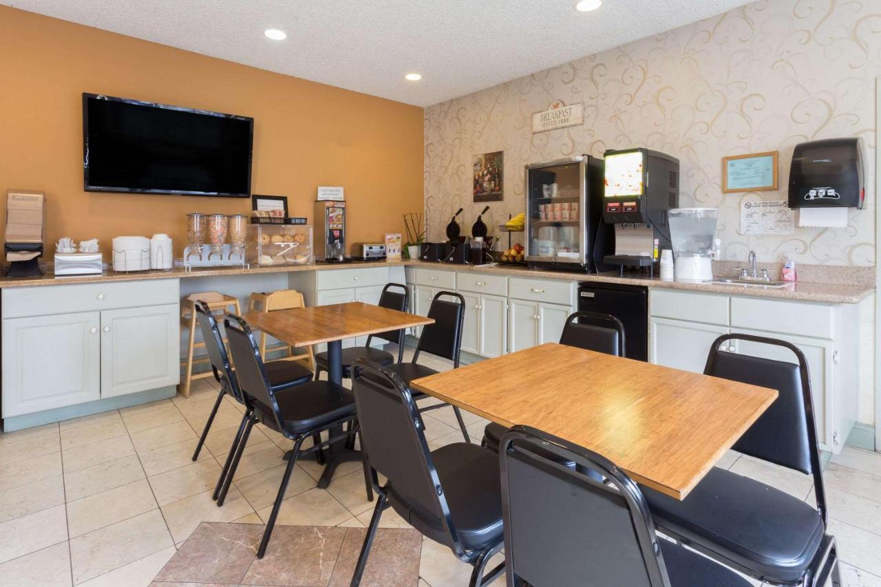 Howard Johnson By Wyndham Vancouver Hotel & Suites ภายนอก รูปภาพ