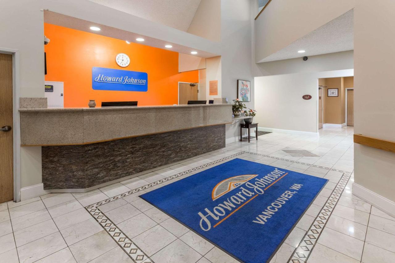 Howard Johnson By Wyndham Vancouver Hotel & Suites ภายนอก รูปภาพ