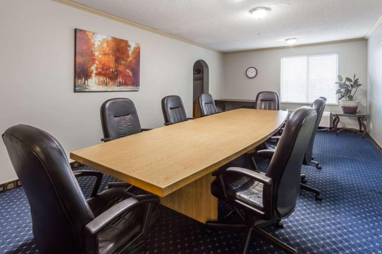 Howard Johnson By Wyndham Vancouver Hotel & Suites ภายนอก รูปภาพ