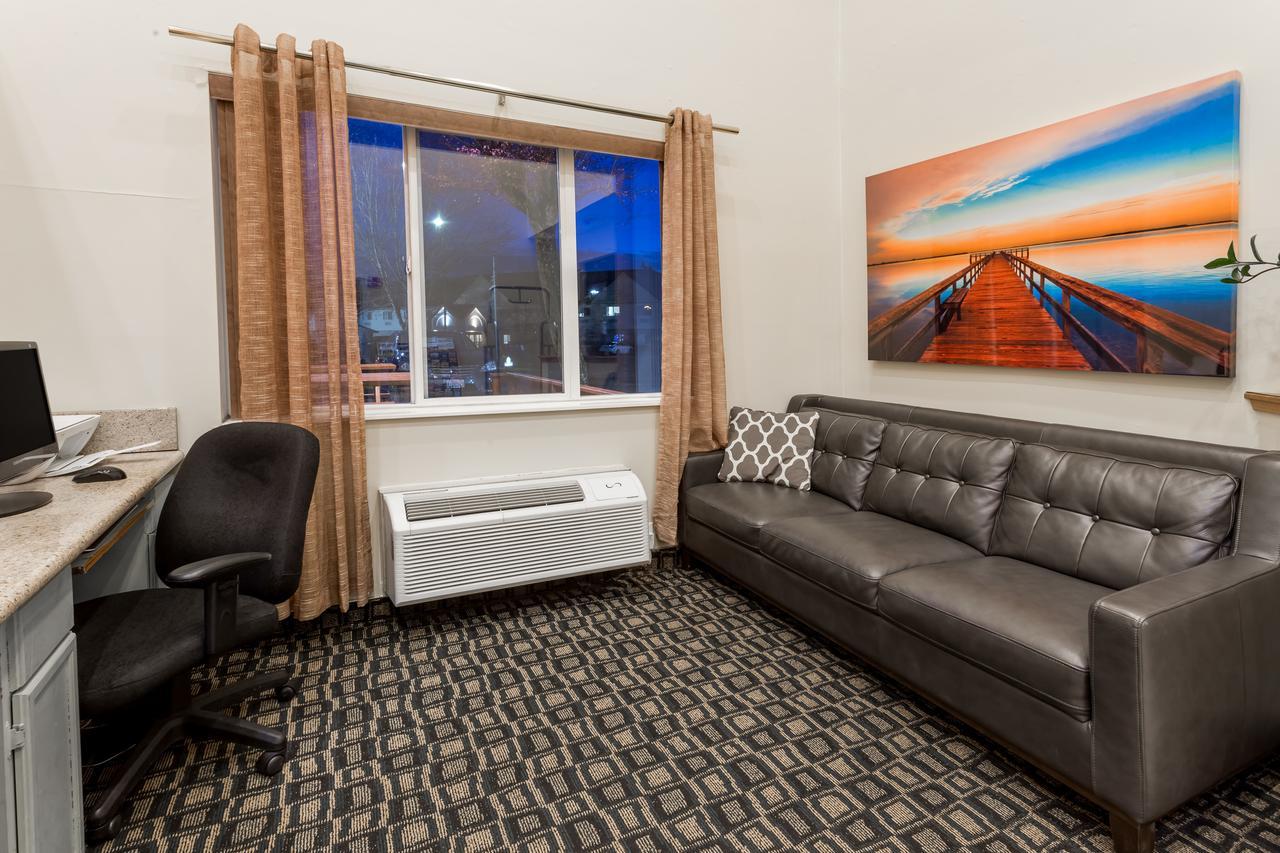 Howard Johnson By Wyndham Vancouver Hotel & Suites ภายนอก รูปภาพ
