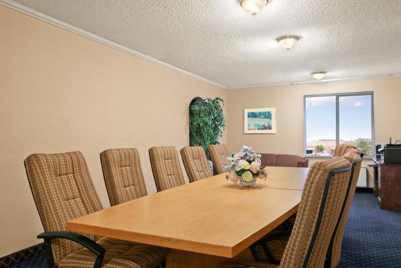 Howard Johnson By Wyndham Vancouver Hotel & Suites ภายนอก รูปภาพ