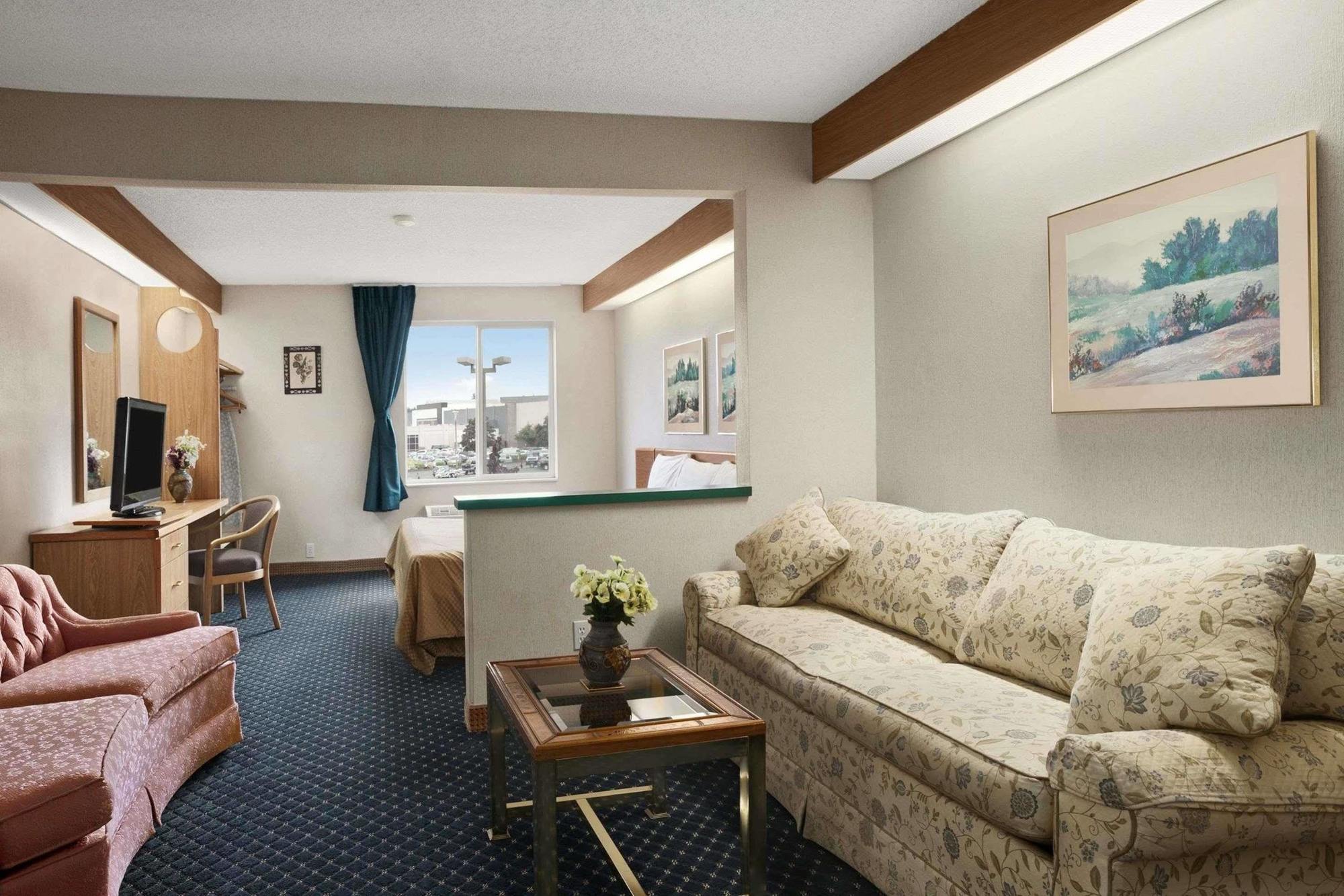 Howard Johnson By Wyndham Vancouver Hotel & Suites ภายนอก รูปภาพ