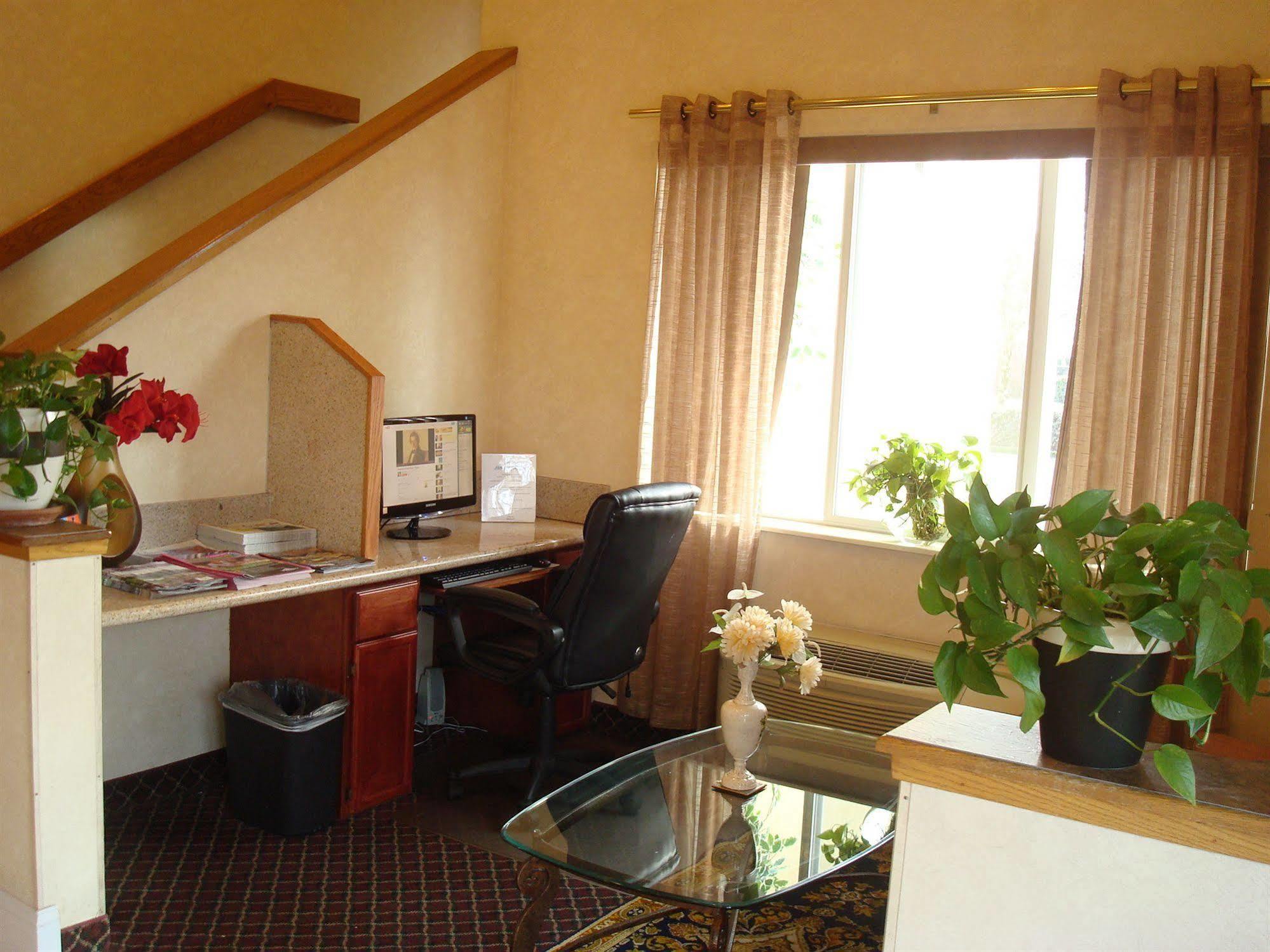 Howard Johnson By Wyndham Vancouver Hotel & Suites ภายนอก รูปภาพ
